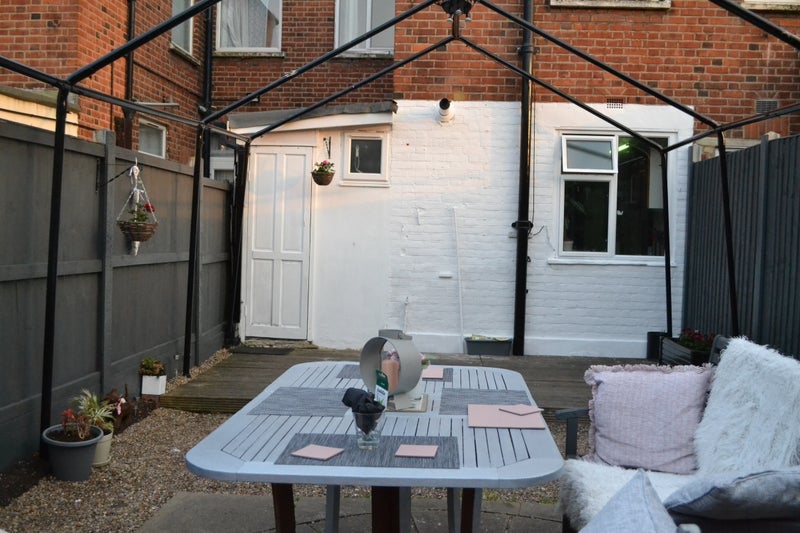 Room Caledon Road in Greater London