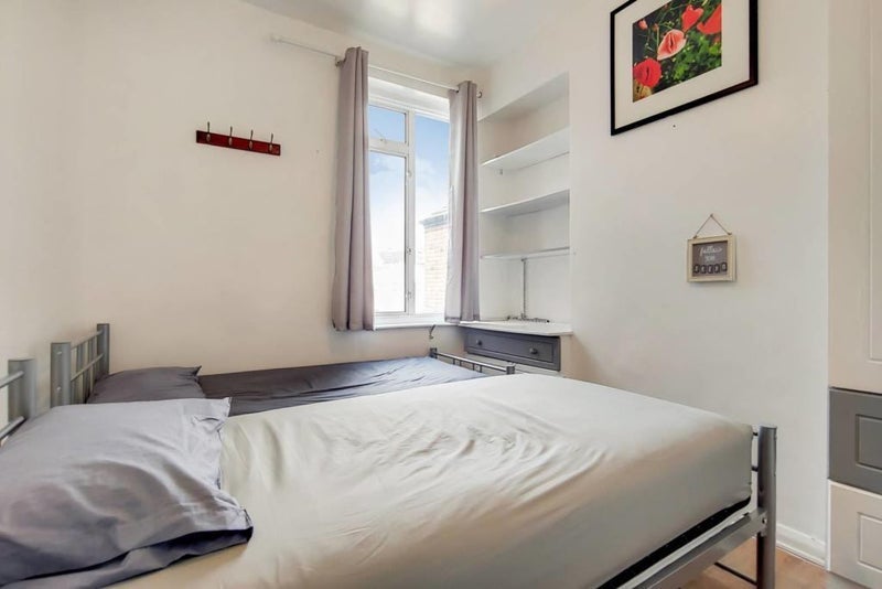 Room Caledon Road in Greater London
