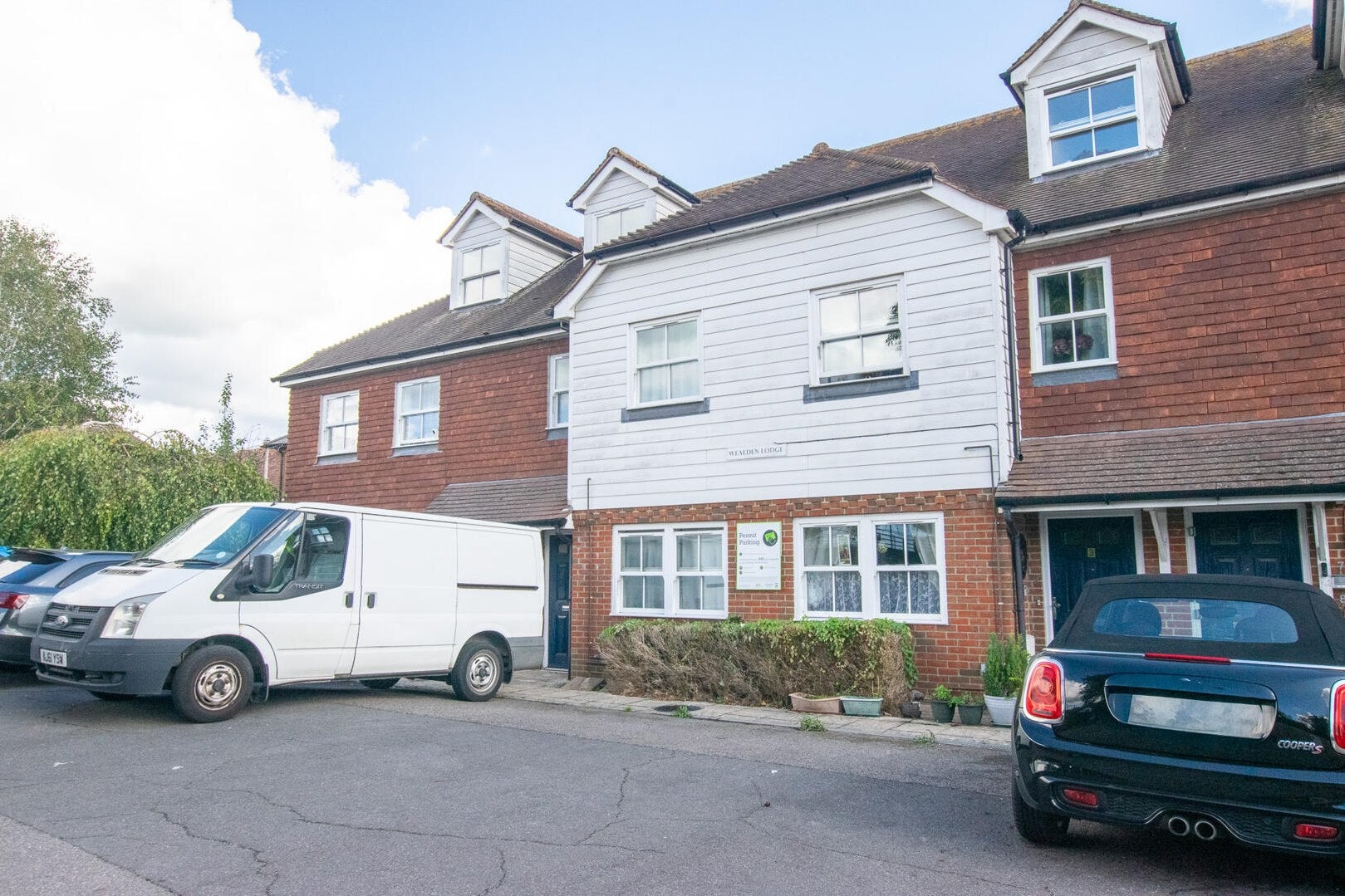 Flat Hempstead Road in Wealden