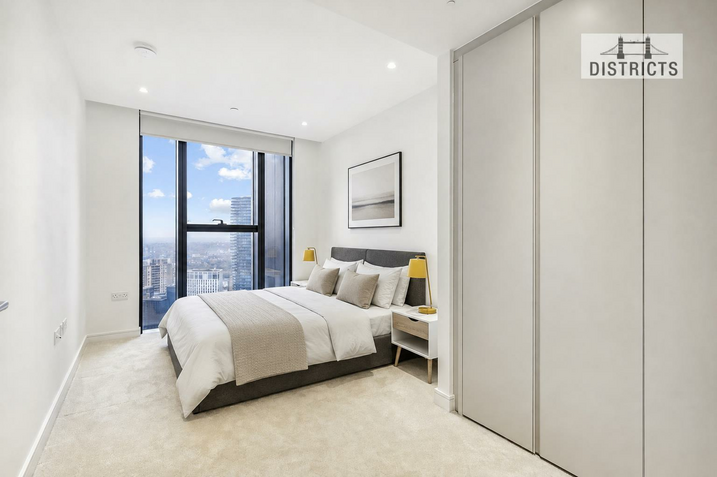 Flat South Quay Walk in Greater London