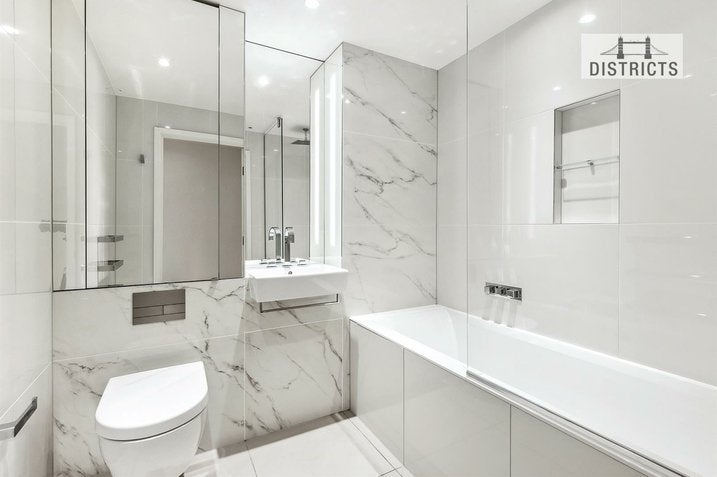 Flat South Quay Walk in Greater London