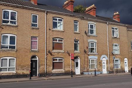 Flat Spencer Bridge Road in Northampton
