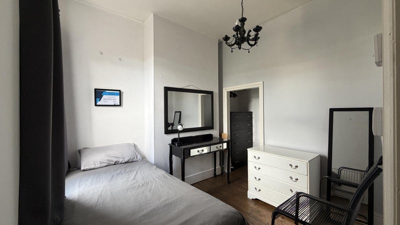 Room Rosebank Road in Greater London