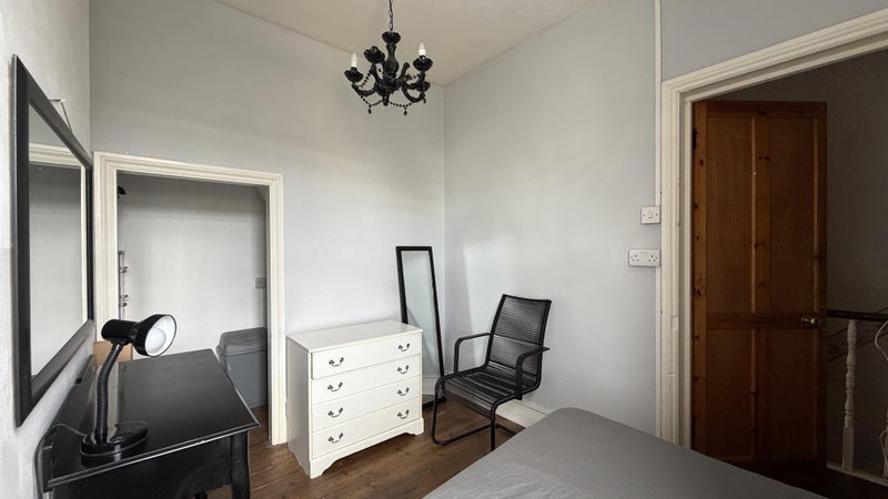 Room Rosebank Road in Greater London