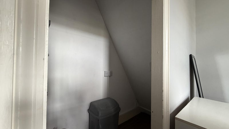 Room Rosebank Road in Greater London