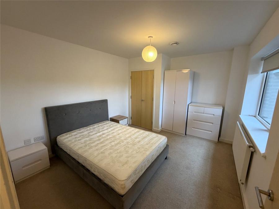 Flat Telford Road in Greater London