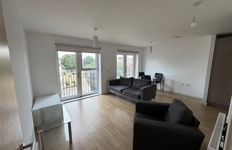 Flat Telford Road in Greater London