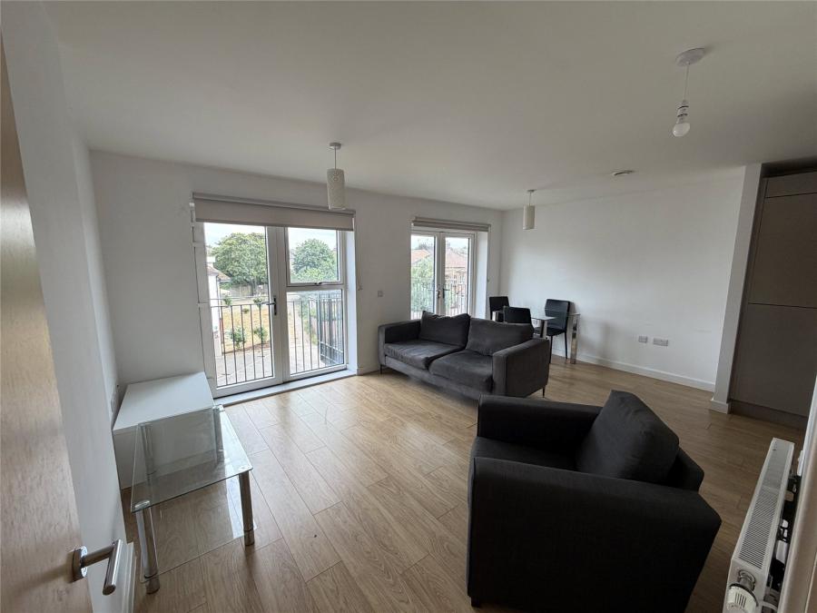 Flat Telford Road in Greater London