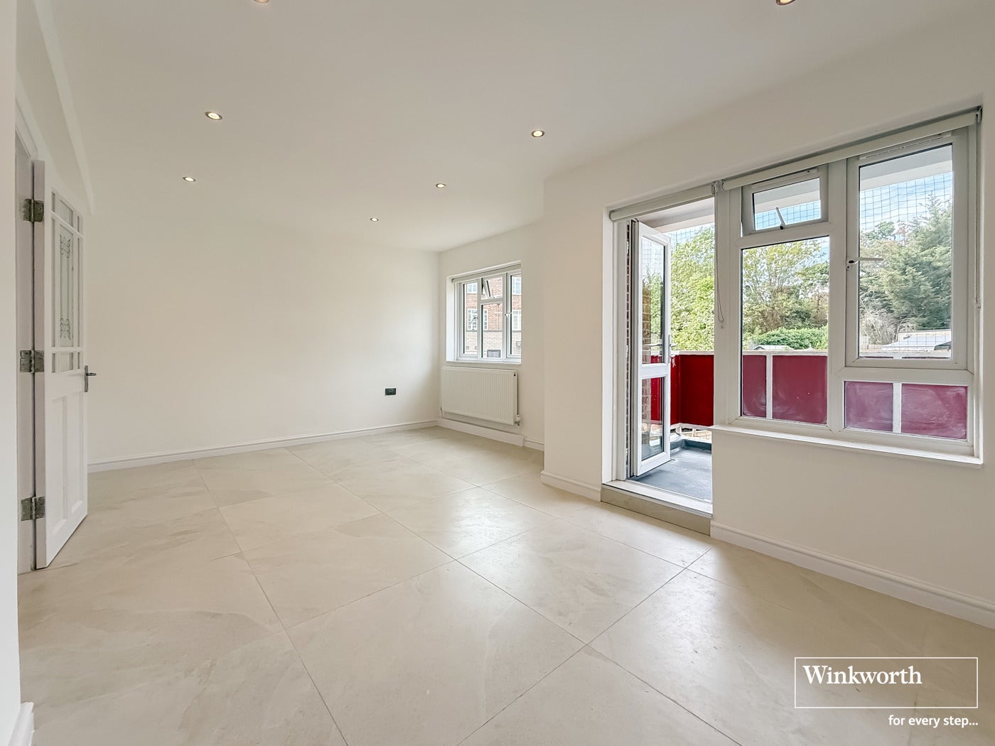 Flat Kings Drive in Greater London