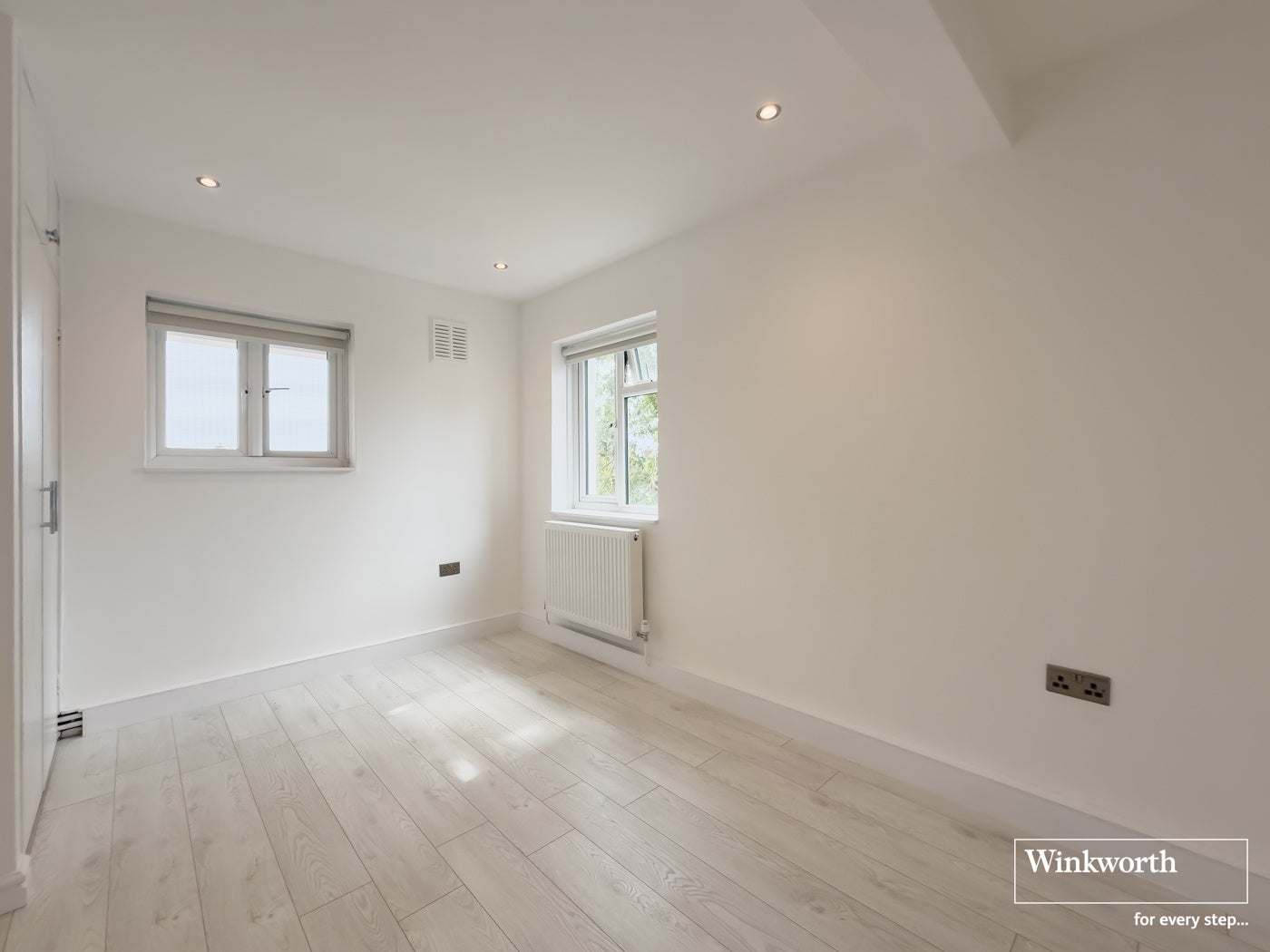 Flat Kings Drive in Greater London