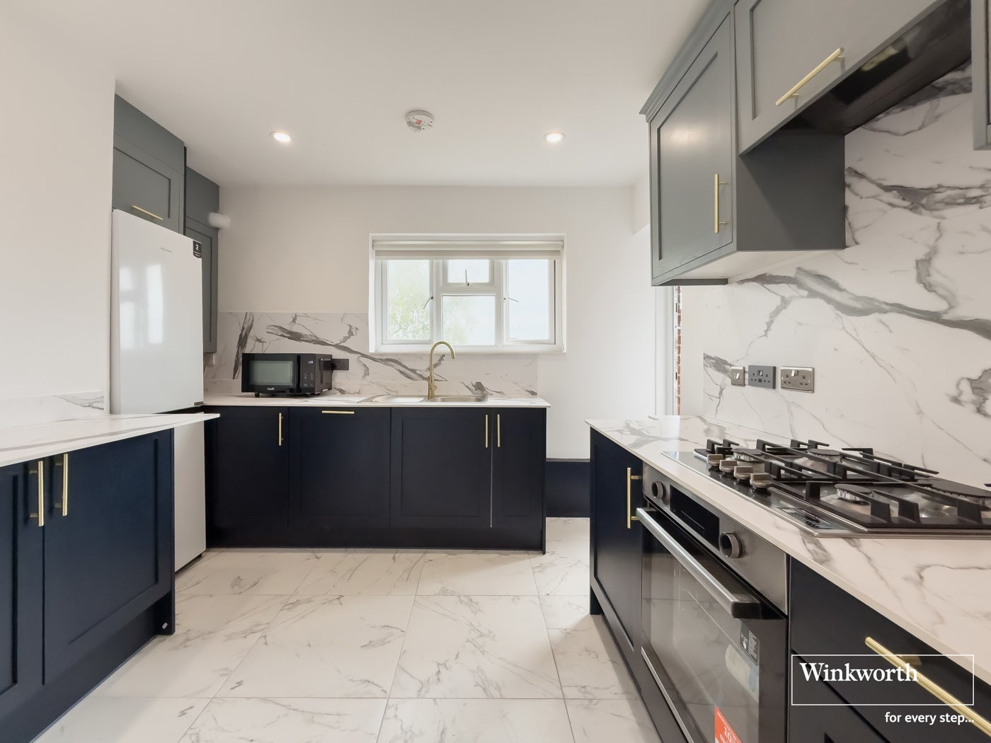 Flat Kings Drive in Greater London