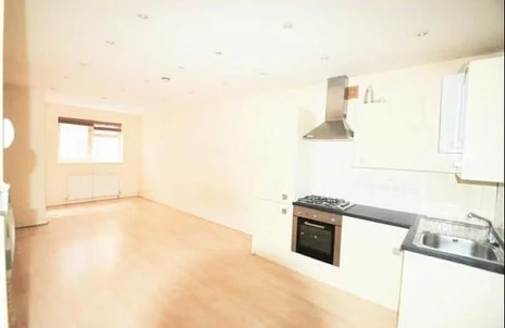 Flat Finchley Road in Greater London