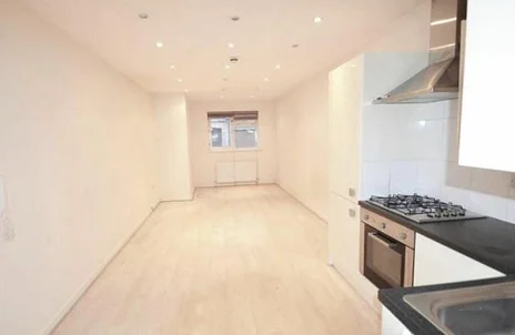 Flat Finchley Road in Greater London