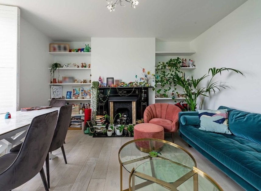 Flat Hillmarton Road in Greater London