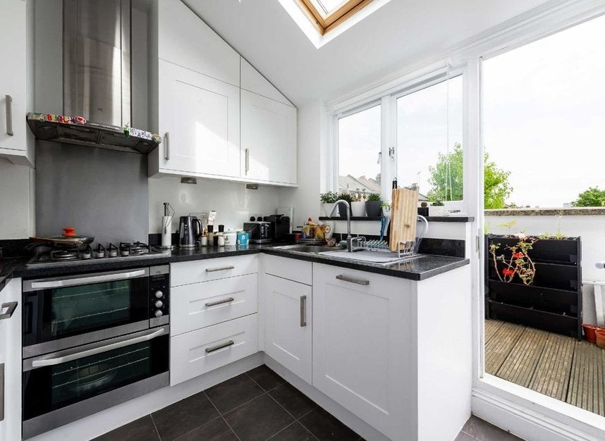 Flat Hillmarton Road in Greater London