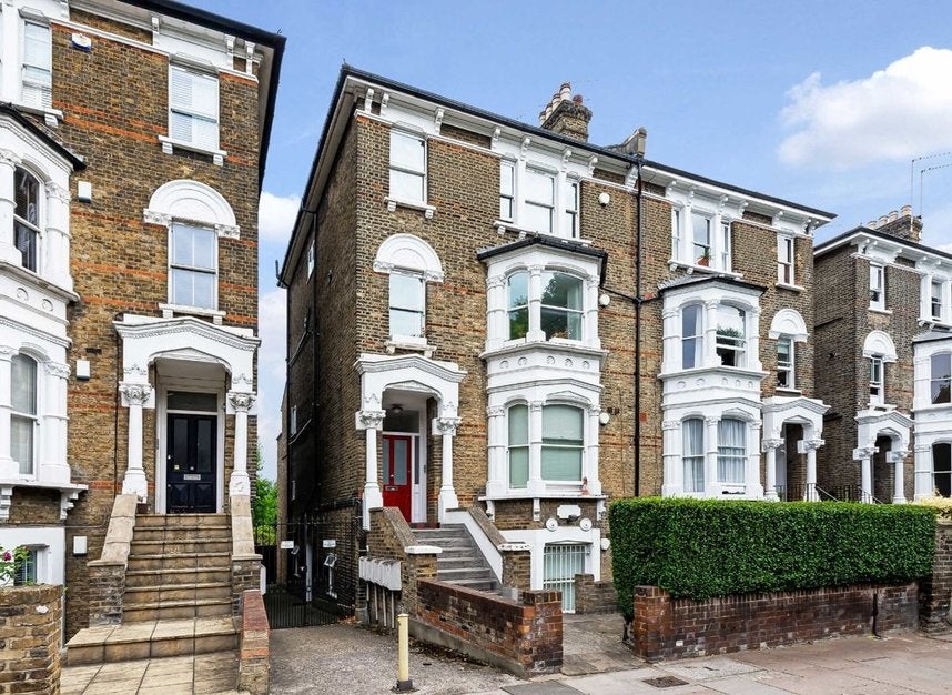 Flat Hillmarton Road in Greater London