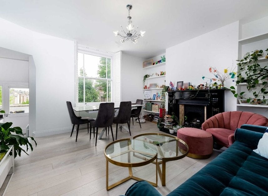 Flat Hillmarton Road in Greater London