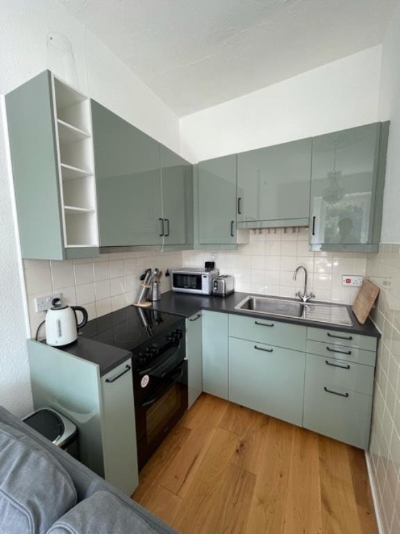 Flat Meadowbank Crescent in City of Edinburgh