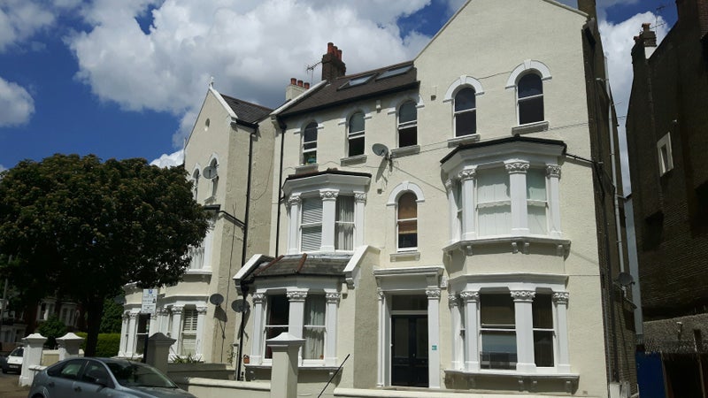 Room Sisters Avenue in Greater London