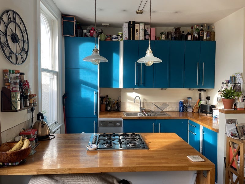 Room Sisters Avenue in Greater London