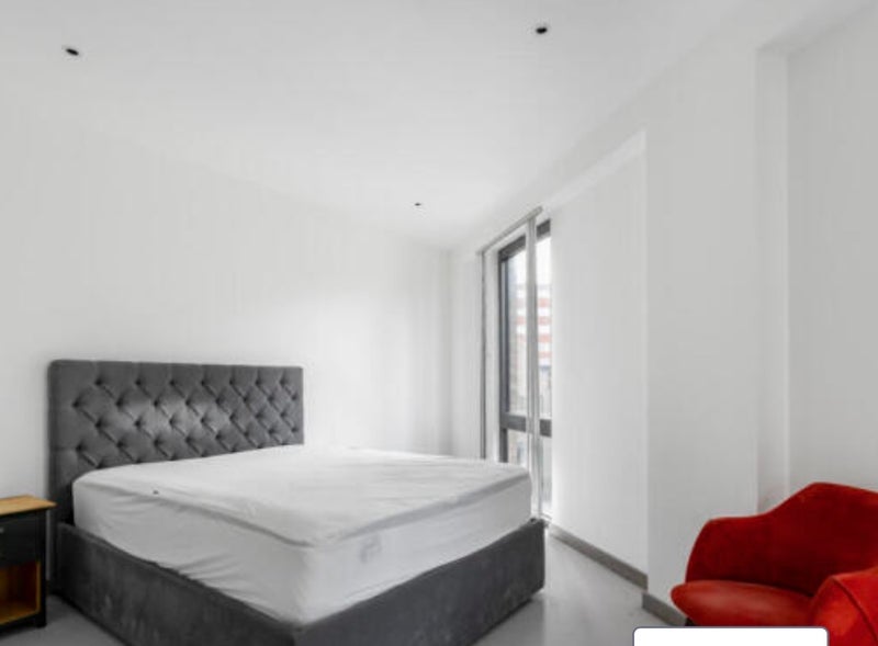 Flat Drapers Yard in Greater London