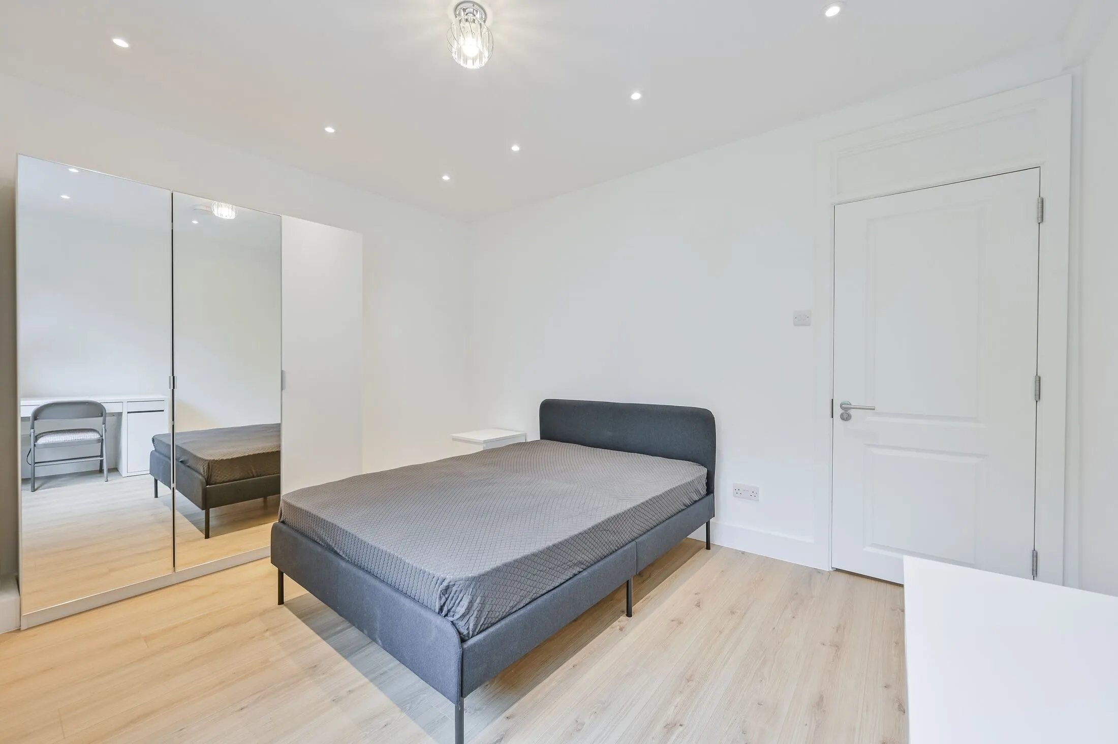 Flat Endsleigh Street in Greater London