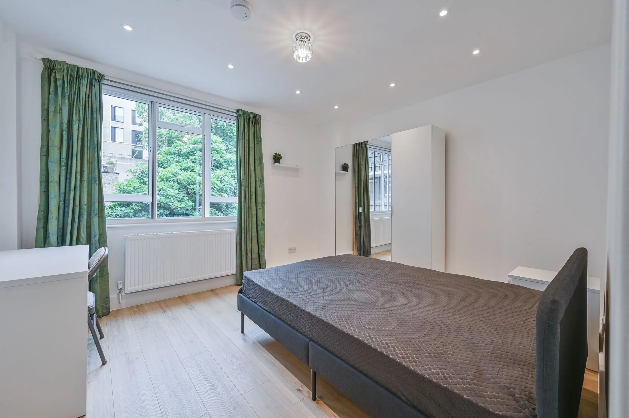 Flat Endsleigh Street in Greater London