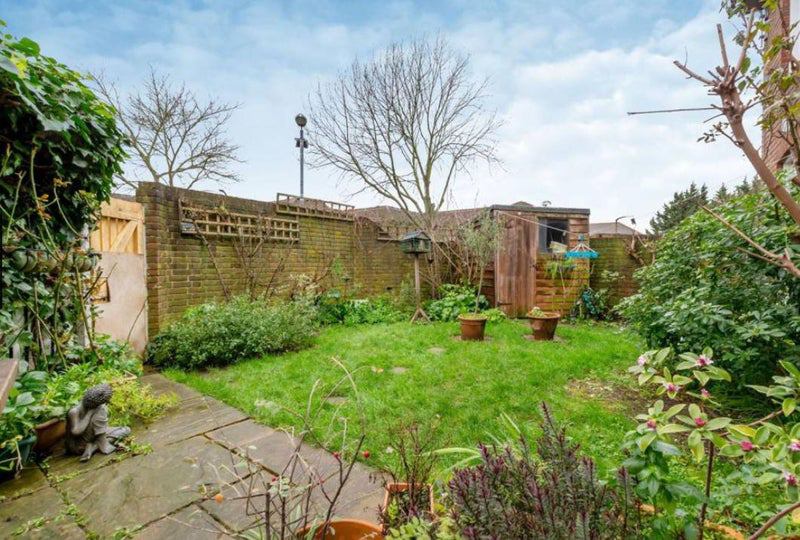 Room Daley Thompson Way in Greater London
