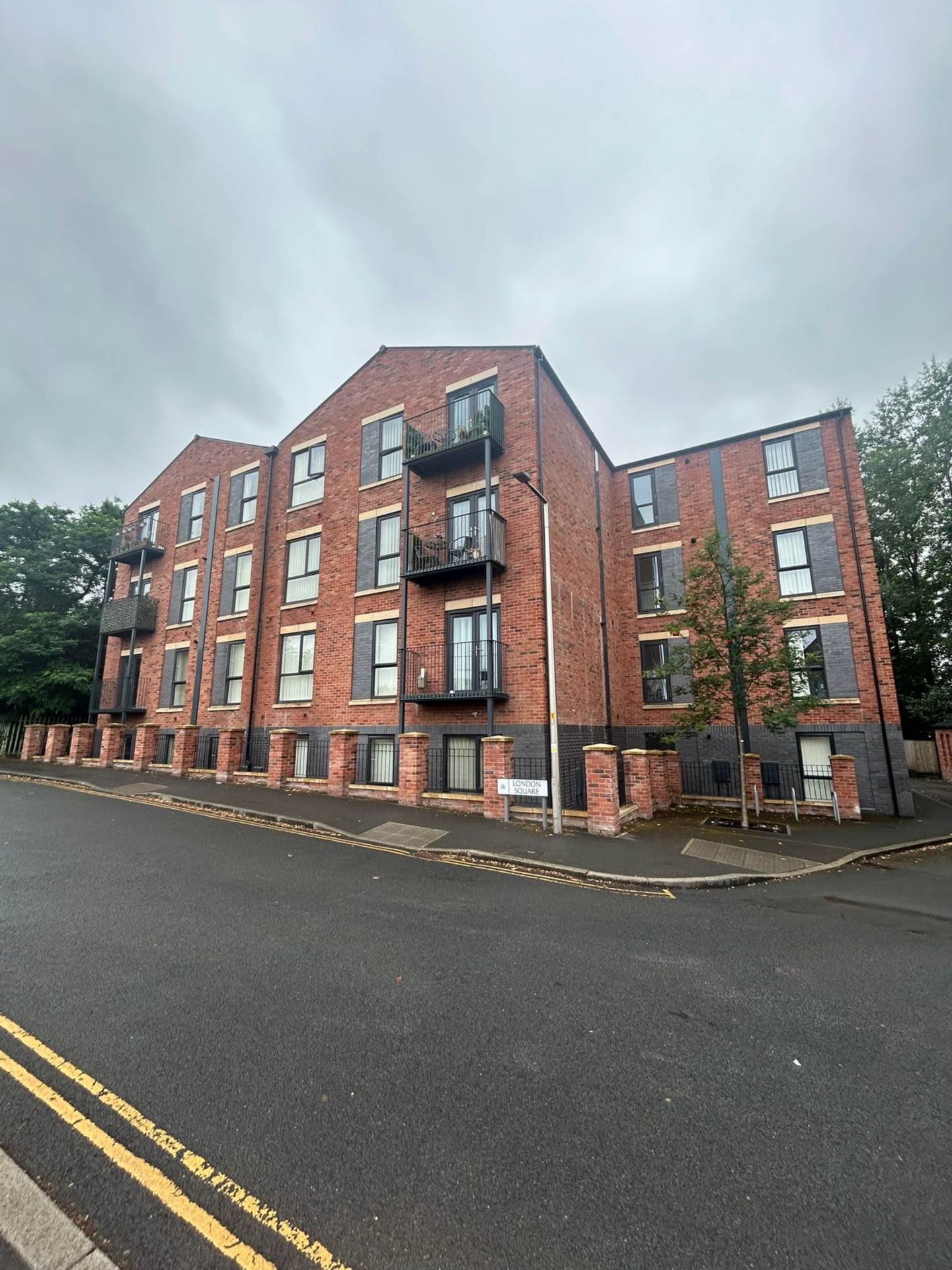 Flat London Square in Stockport