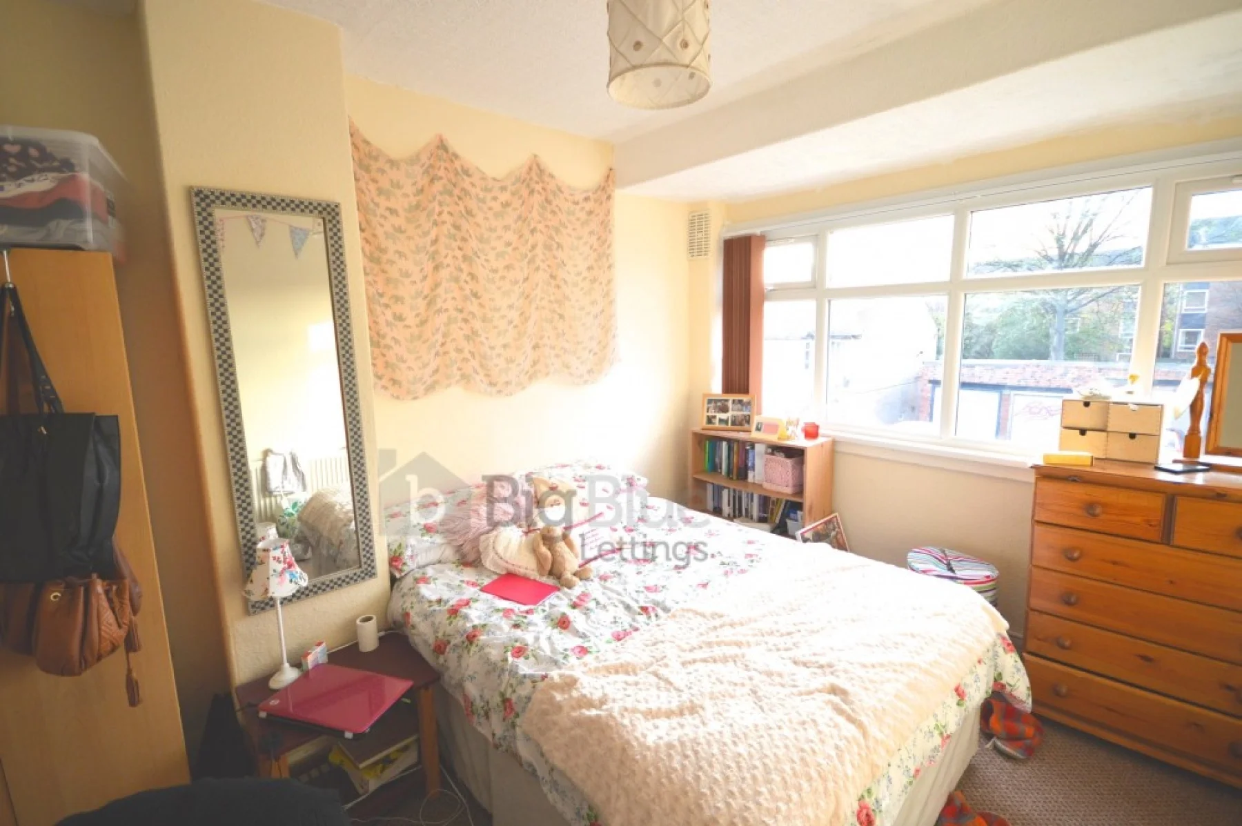 Room Chestnut Grove in Leeds