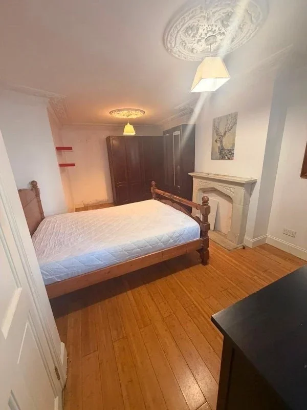 Room Westminster Avenue in Greater London