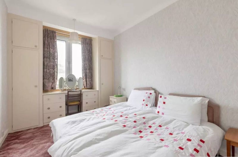 Room Falcon Road in City of Edinburgh