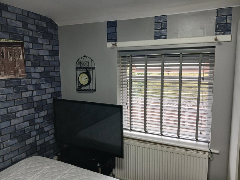 Room Peronne Crescent in Blackburn