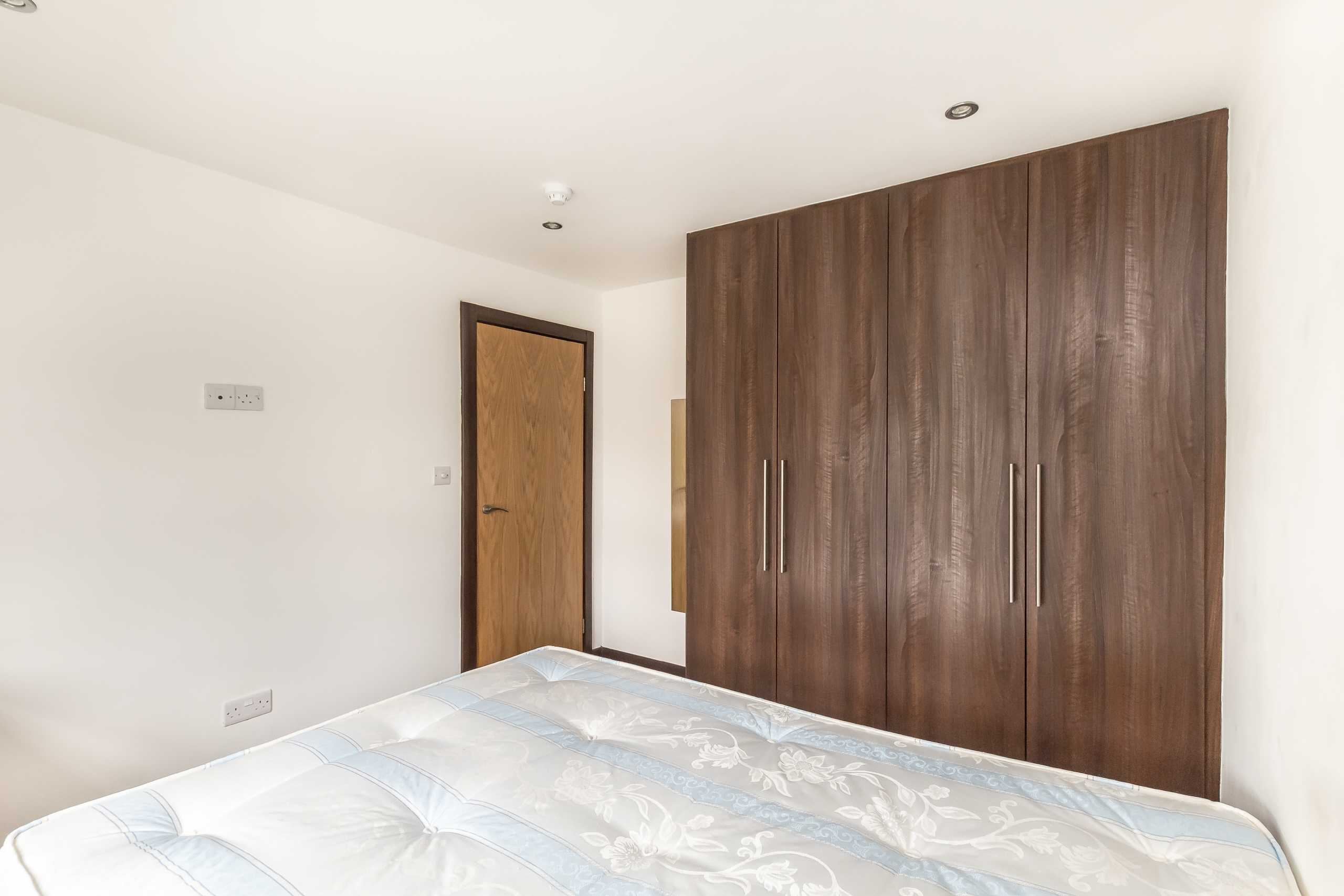 Flat Quex Road in Greater London