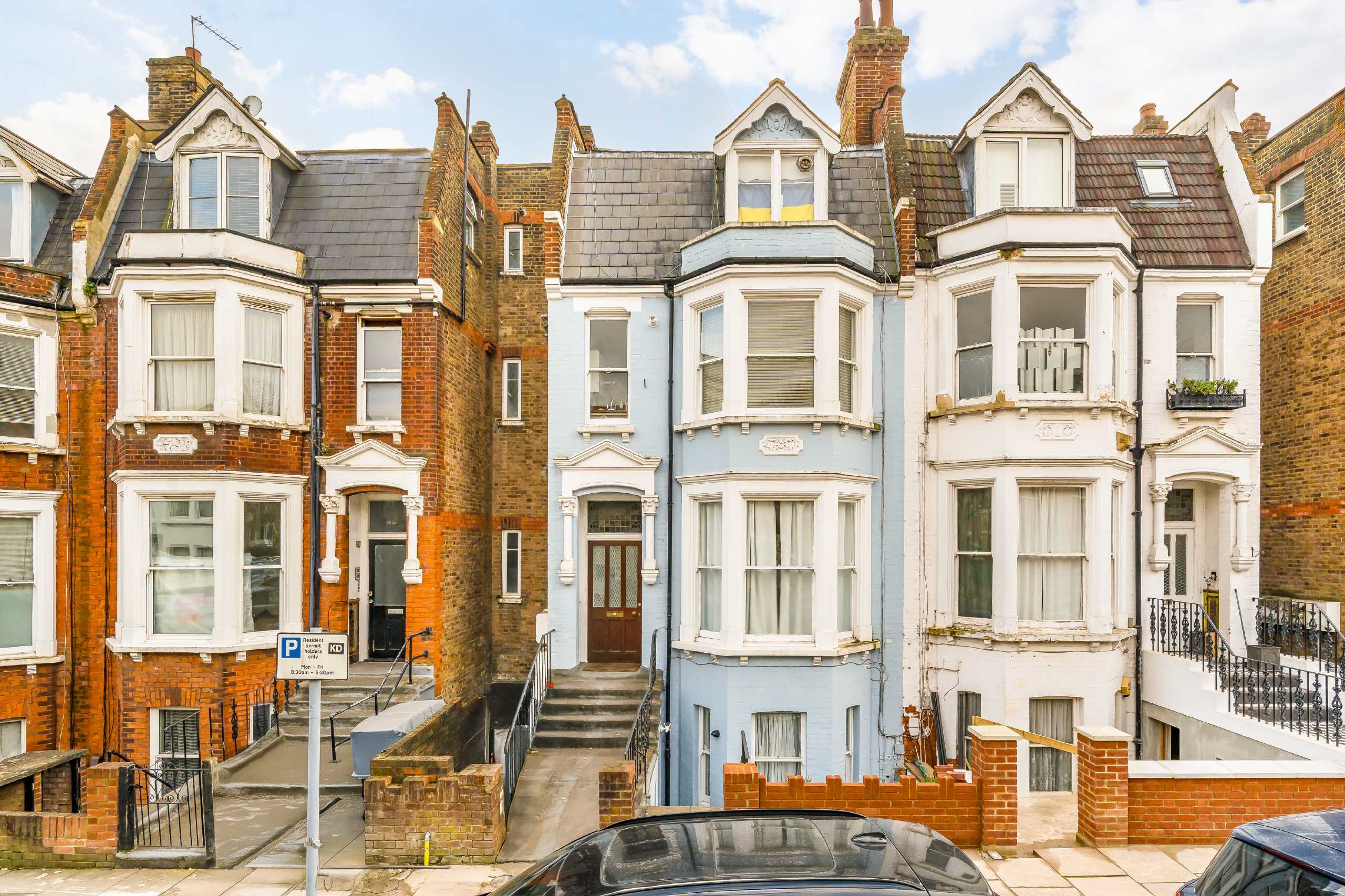 Flat Dyne Road in Greater London