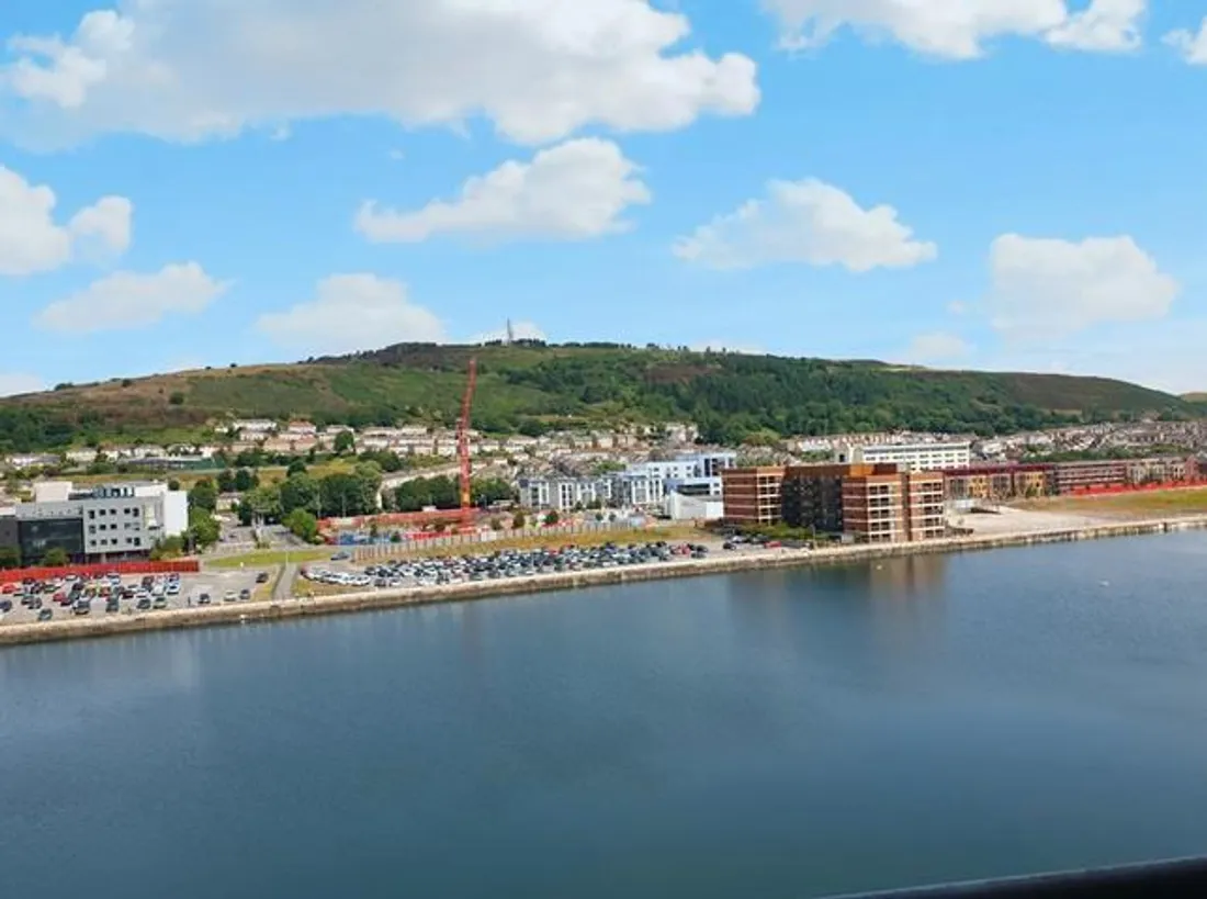 Flat King's Road in Swansea
