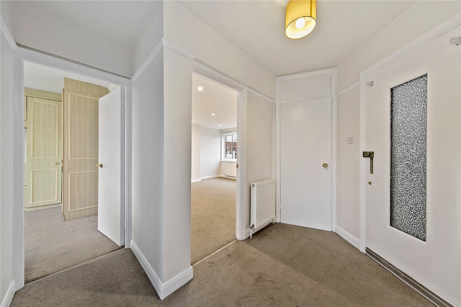 Flat Deanhill Road in Greater London