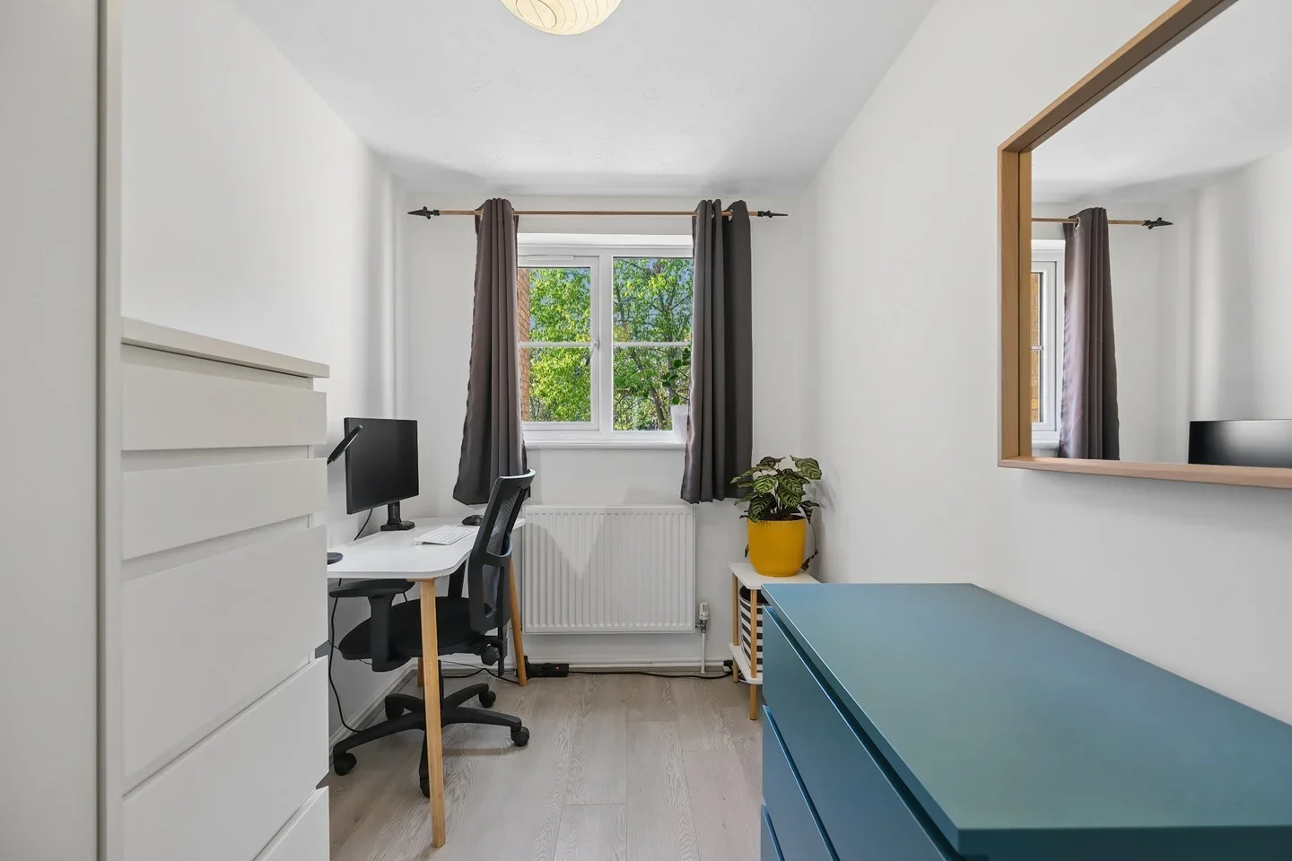 Flat Alpine Grove in Greater London