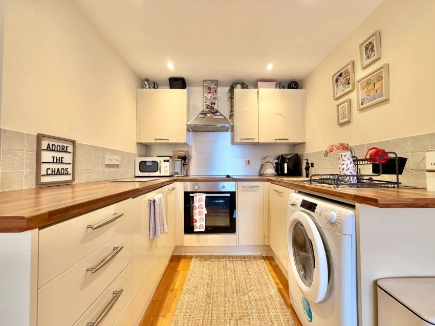 Flat Coombe Street in Exeter