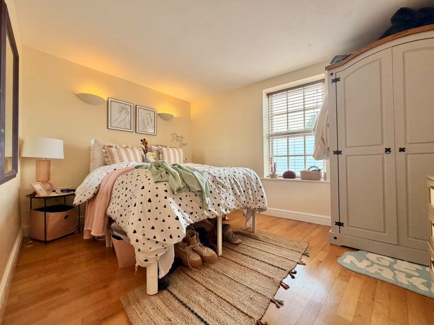 Flat Coombe Street in Exeter