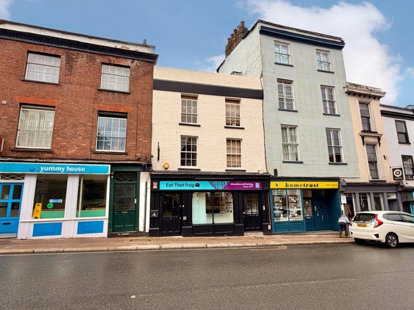 Flat Coombe Street in Exeter