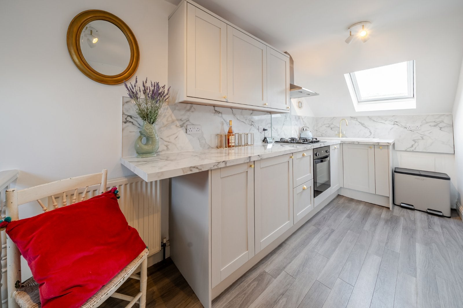 Flat Bedford Hill in Greater London