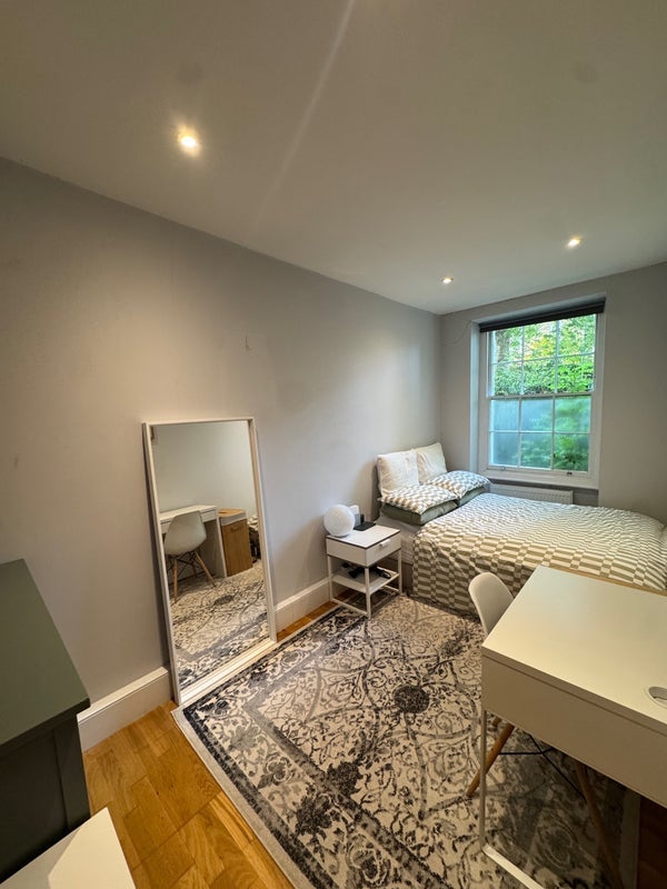 Room Highbury Hill in Greater London