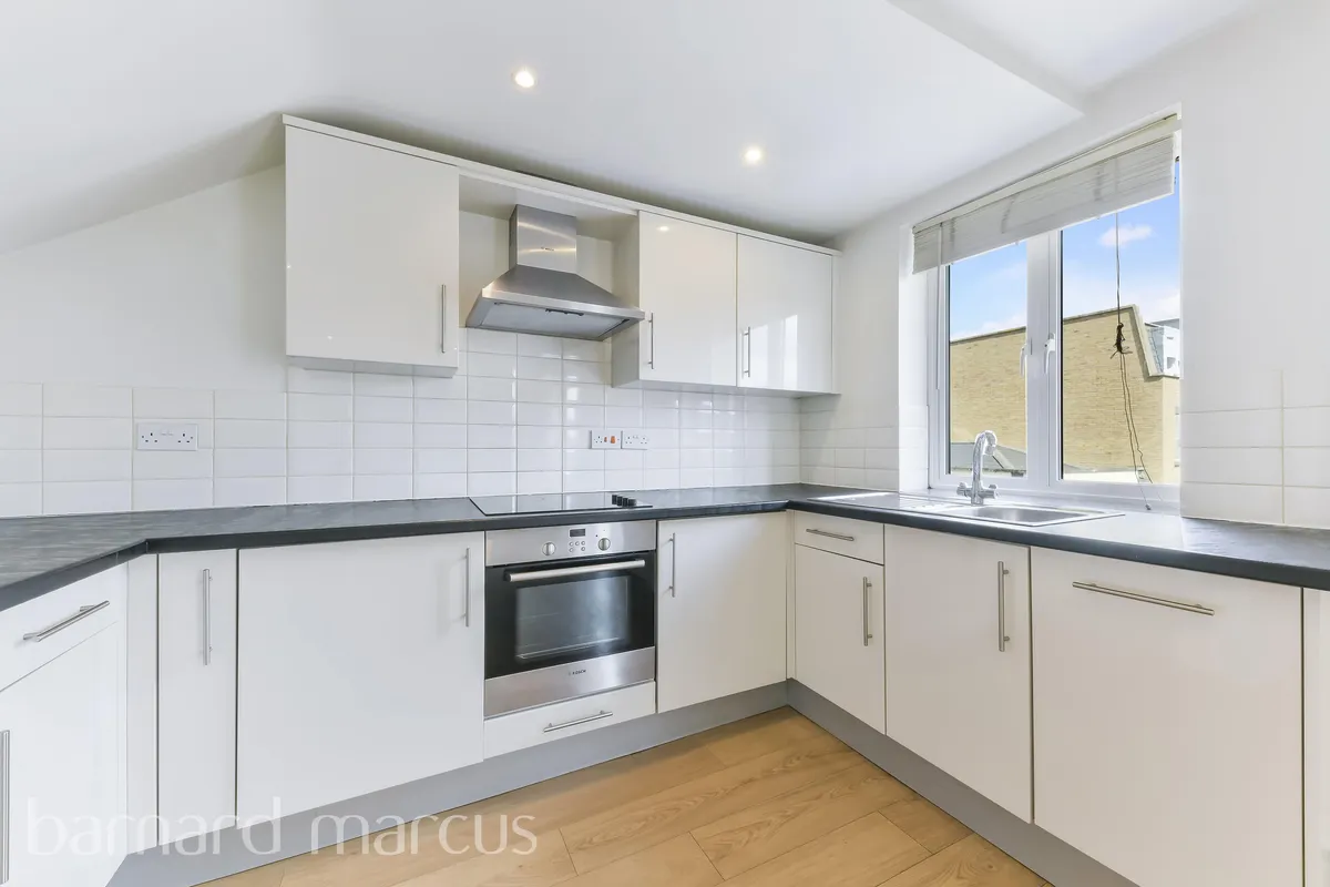 Flat Irongate Mews in Greater London