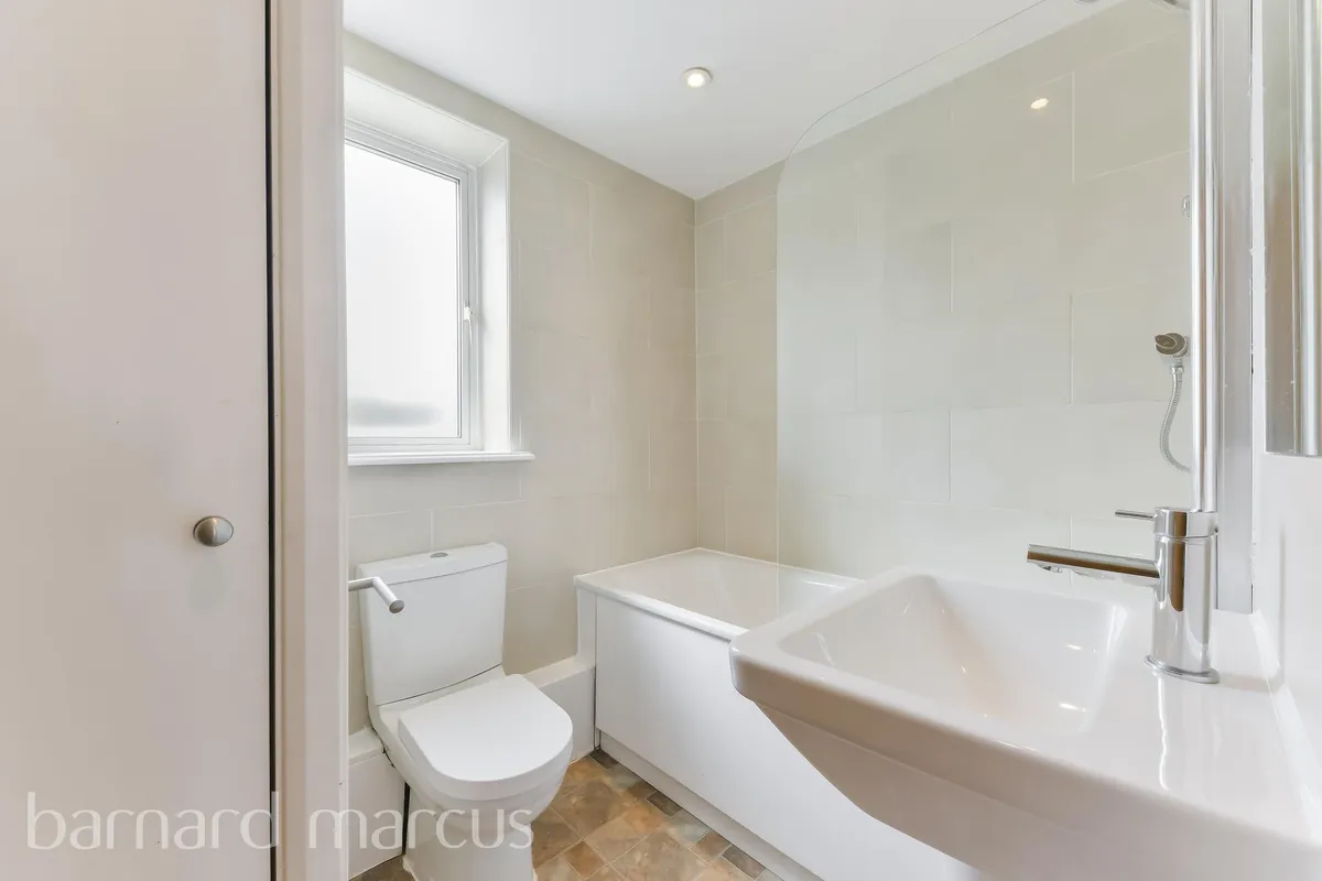 Flat Irongate Mews in Greater London