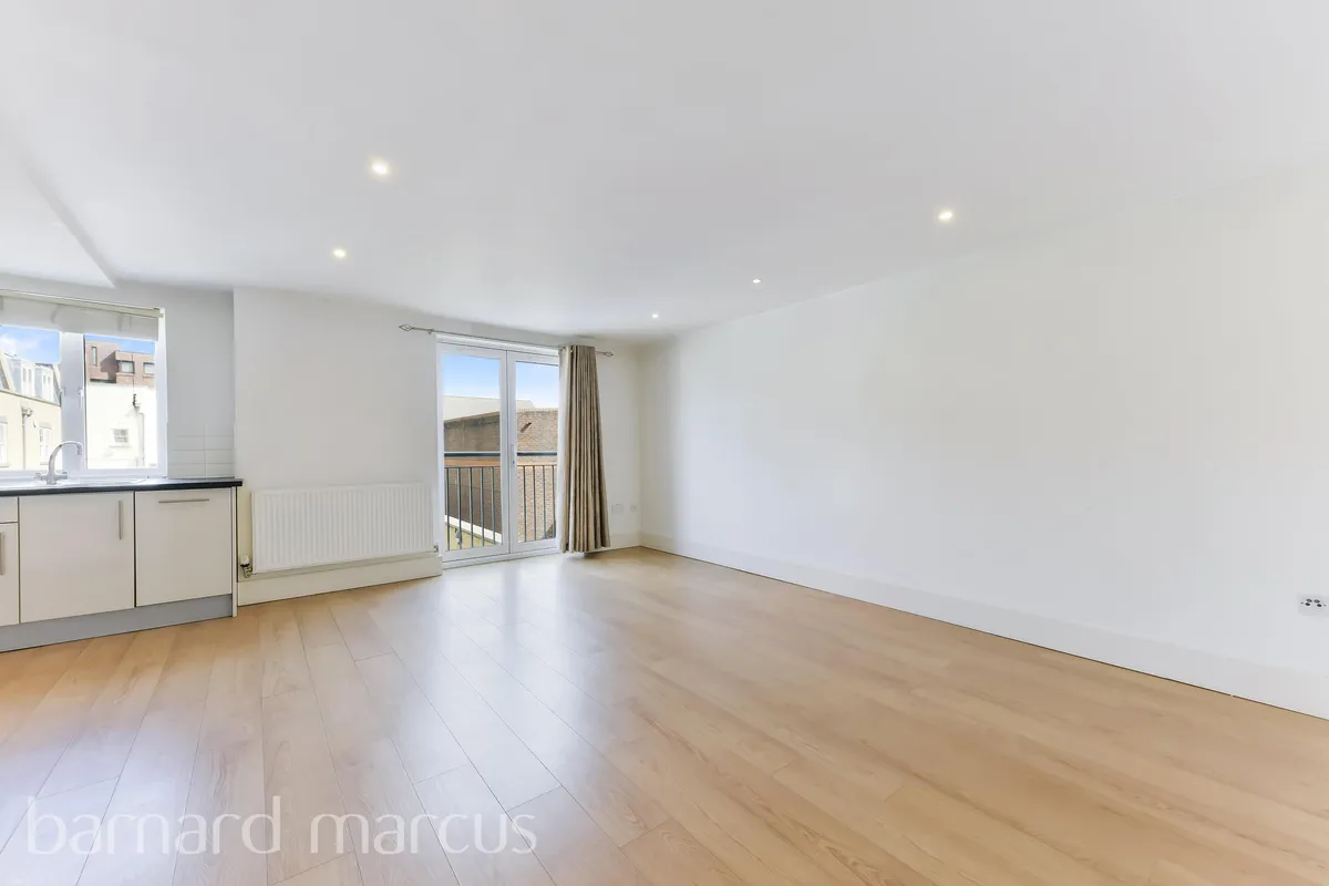 Flat Irongate Mews in Greater London