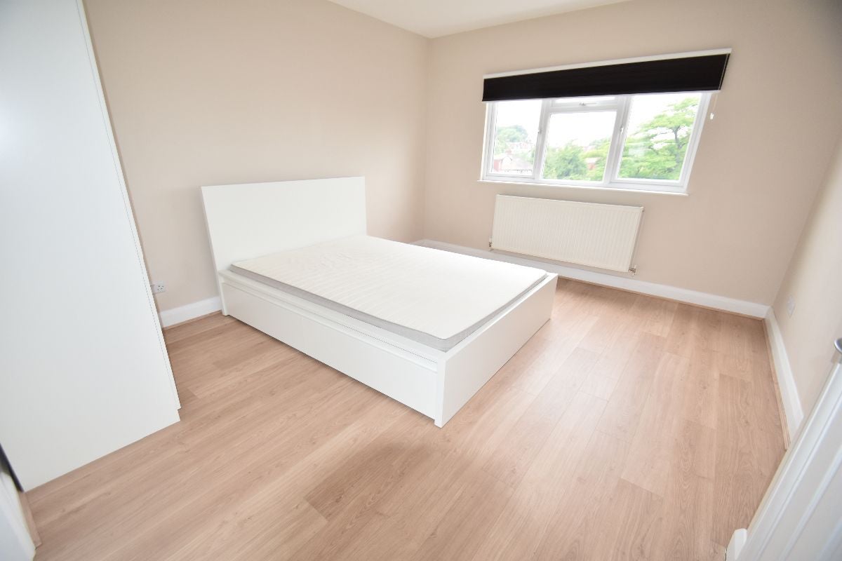 Room Brunswick Road in Greater London