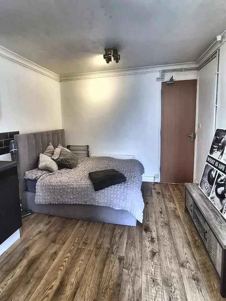 Room Collingwood Road in Basildon
