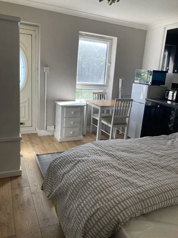Room Collingwood Road in Basildon