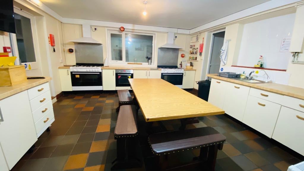 Room Littlestone Road in Folkestone and Hythe District